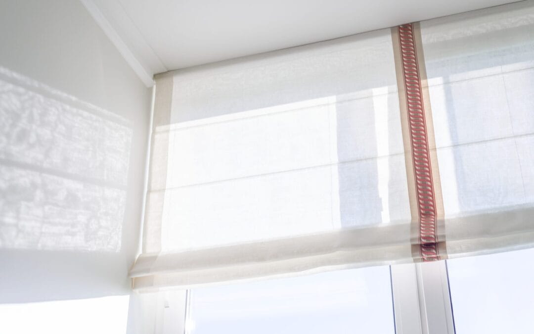 Roman curtains in the interior